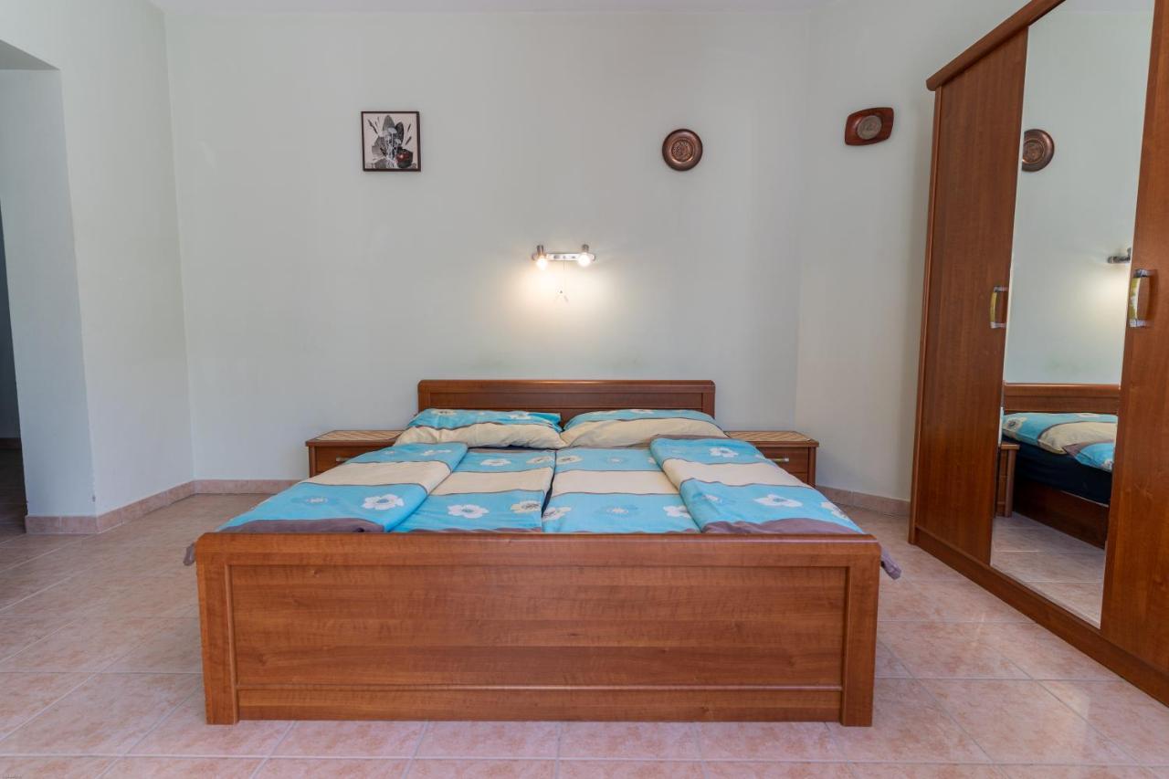 Bed and Breakfast Izabella Panzio Hajdúszoboszló Exterior foto