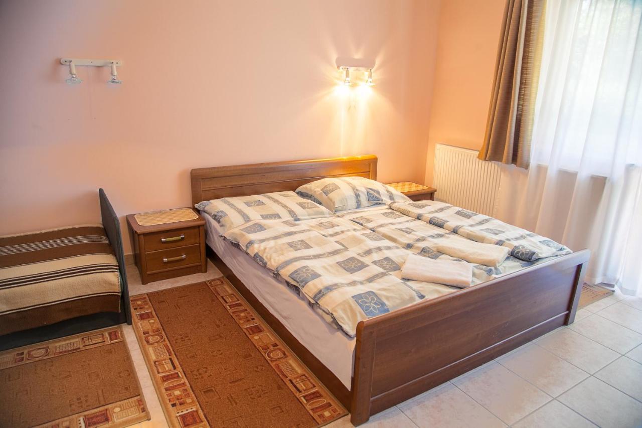 Bed and Breakfast Izabella Panzio Hajdúszoboszló Exterior foto
