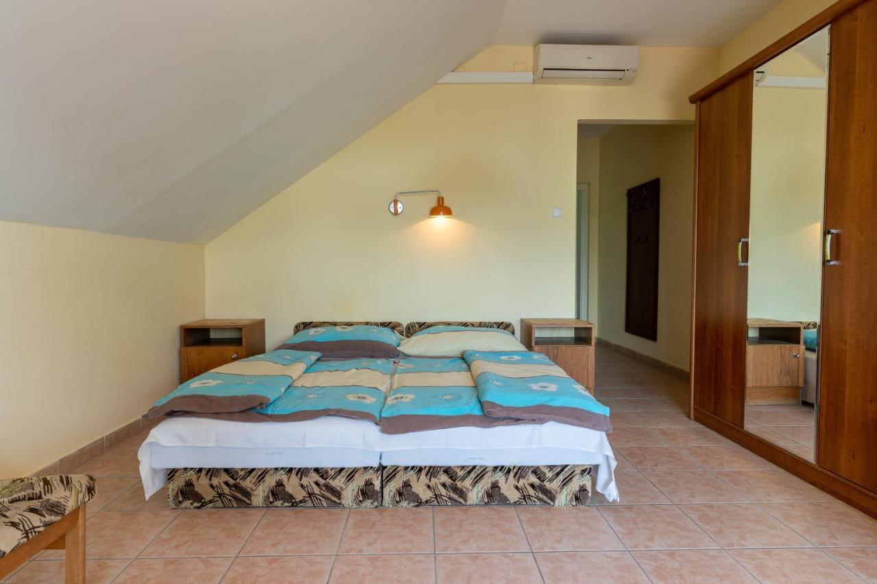 Bed and Breakfast Izabella Panzio Hajdúszoboszló Exterior foto