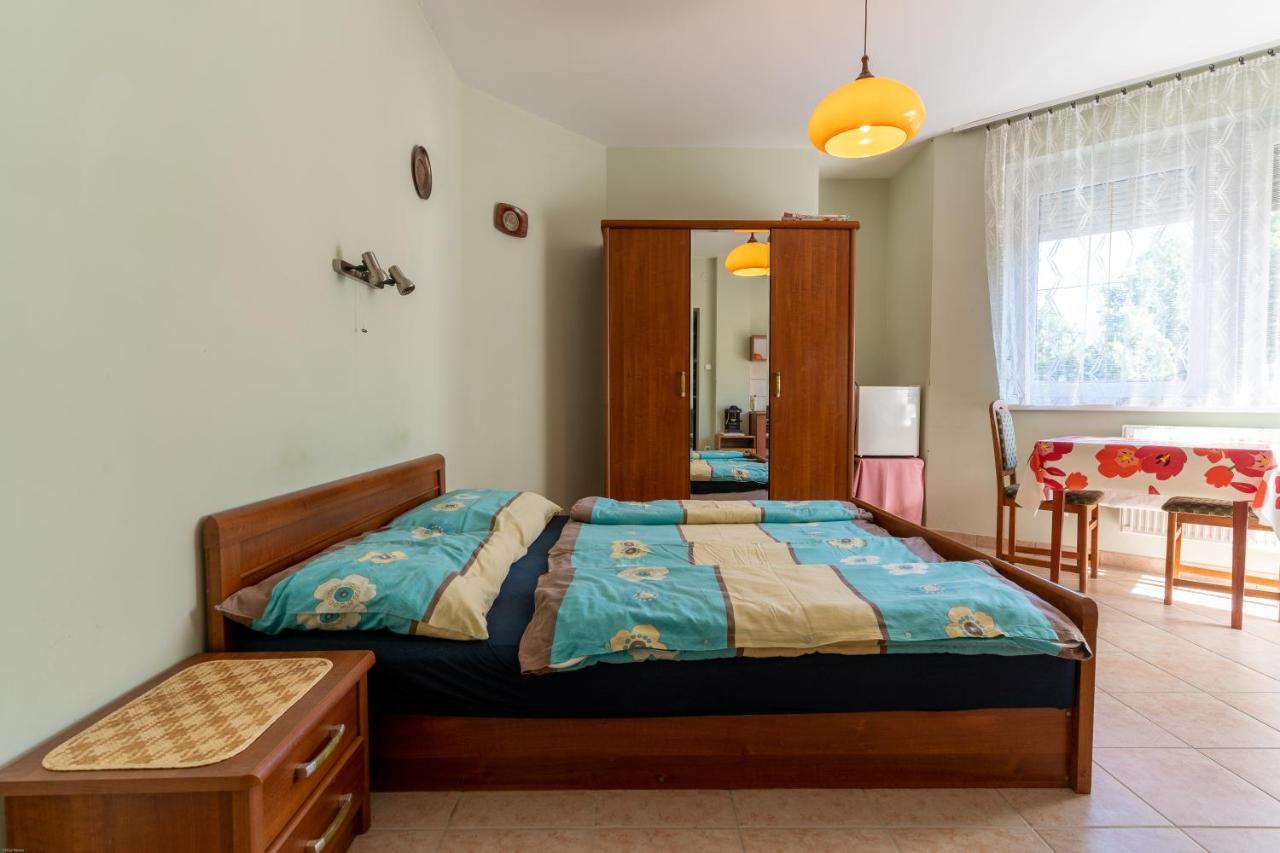 Bed and Breakfast Izabella Panzio Hajdúszoboszló Exterior foto