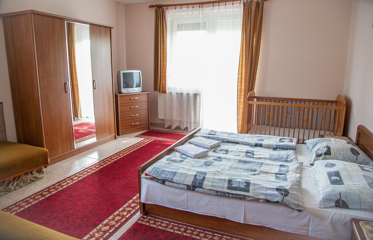 Bed and Breakfast Izabella Panzio Hajdúszoboszló Exterior foto