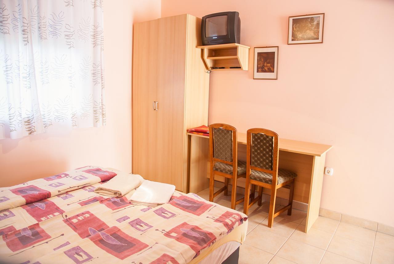 Bed and Breakfast Izabella Panzio Hajdúszoboszló Exterior foto